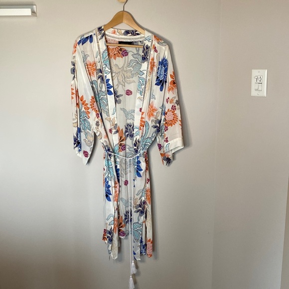 COPY - MINKPINK Kimono - Picture 2 of 6